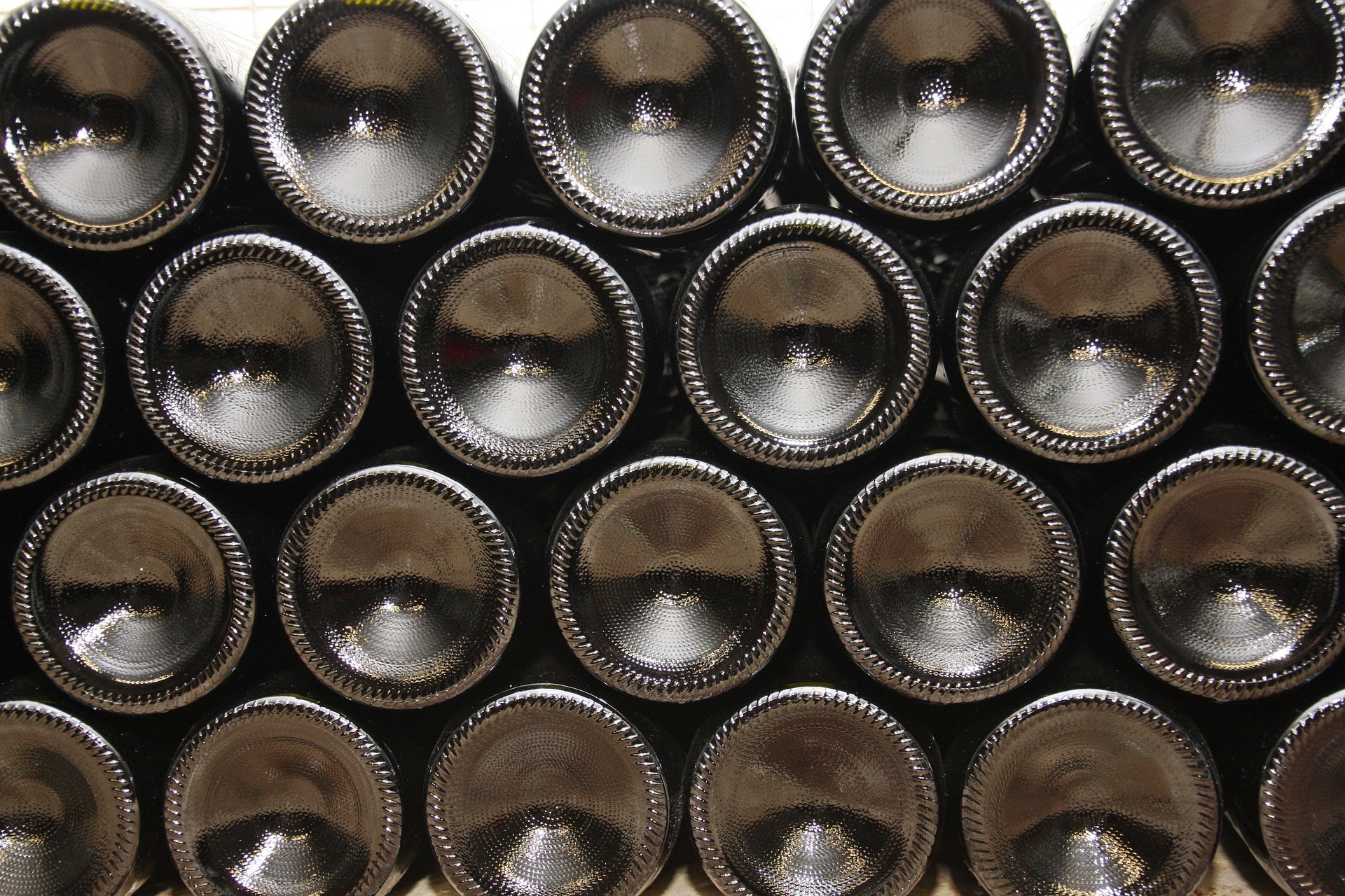 wine-bottles-4538112_1920